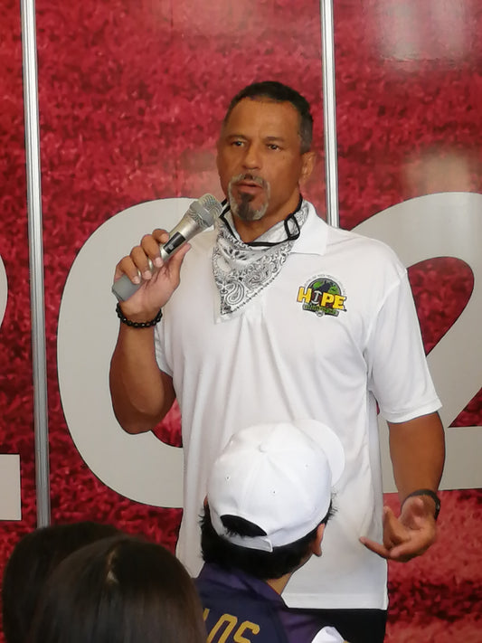 Rod Woodson visita a Caudillos de Chihuahua